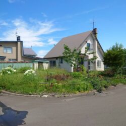 双葉町二丁目、93.95坪・南西角地・公園隣接の売土地【古家付現状渡し】